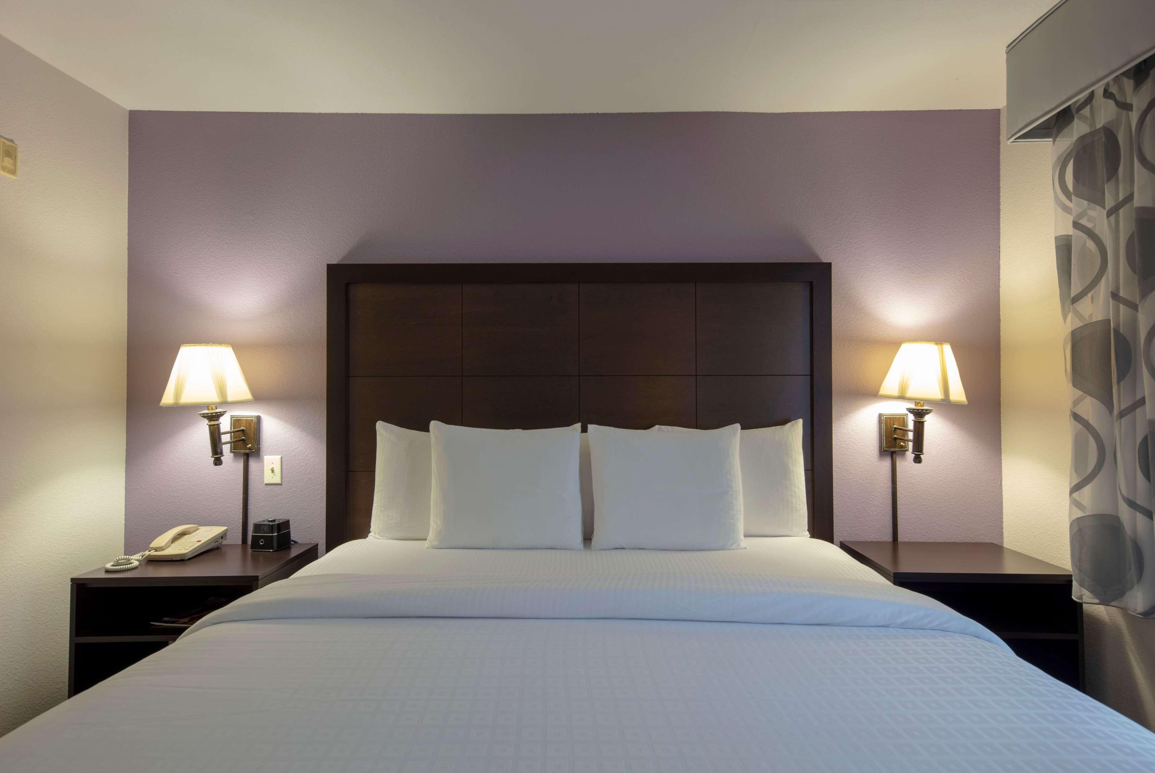 La Quinta By Wyndham Springfield Airport Plaza Exterior foto