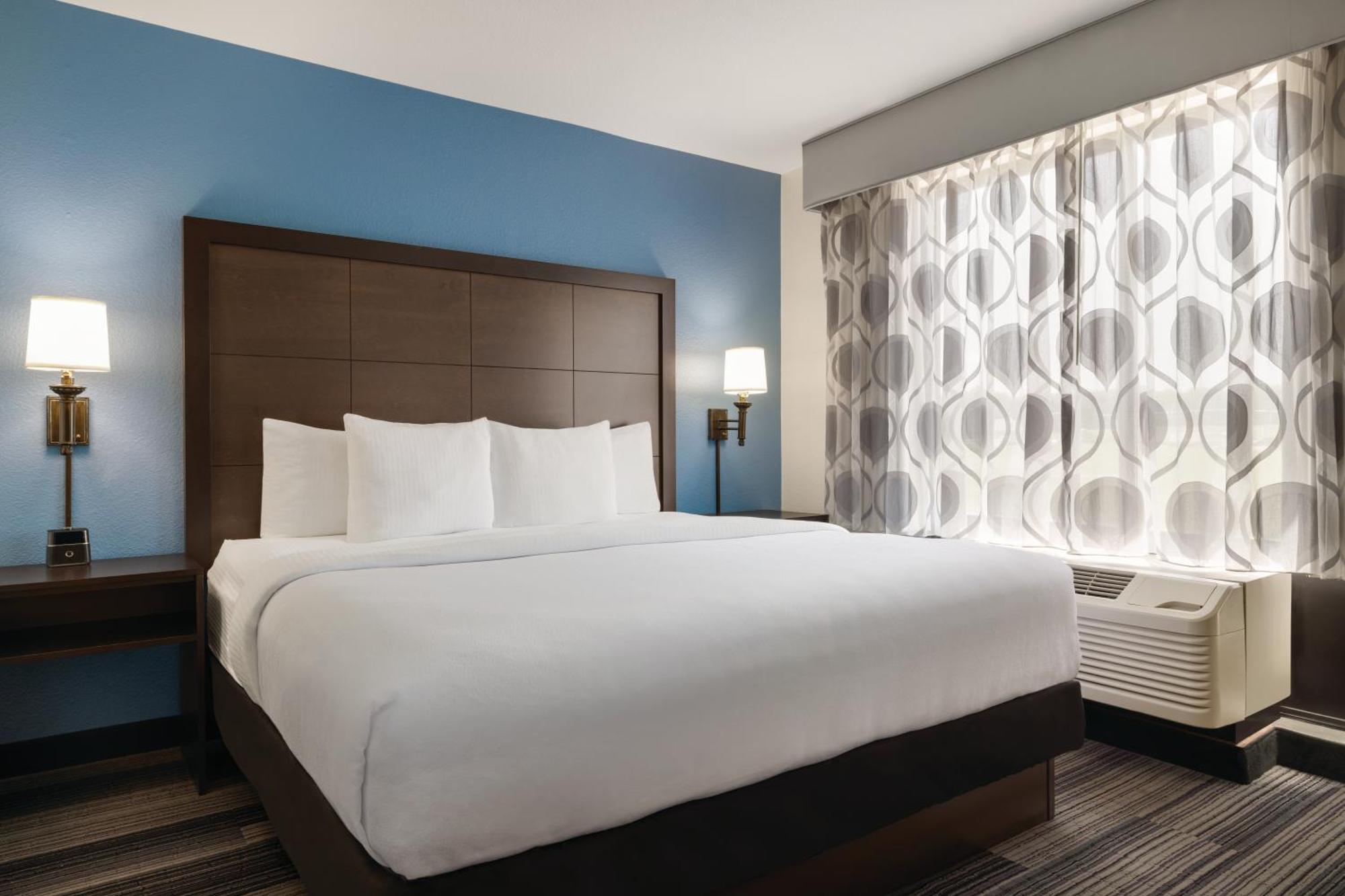 La Quinta By Wyndham Springfield Airport Plaza Exterior foto
