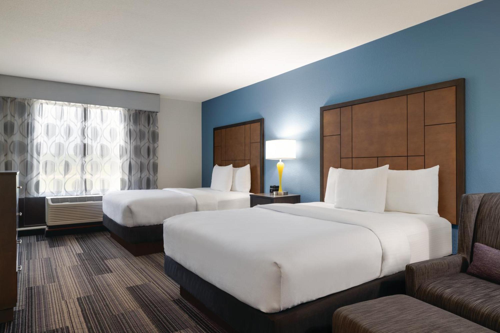 La Quinta By Wyndham Springfield Airport Plaza Exterior foto