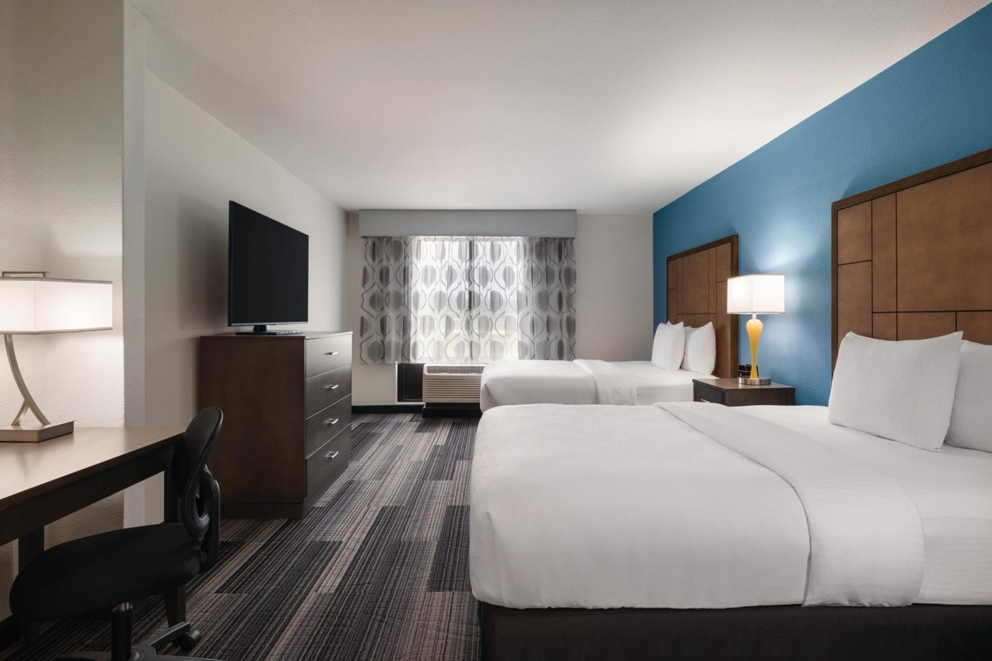La Quinta By Wyndham Springfield Airport Plaza Exterior foto