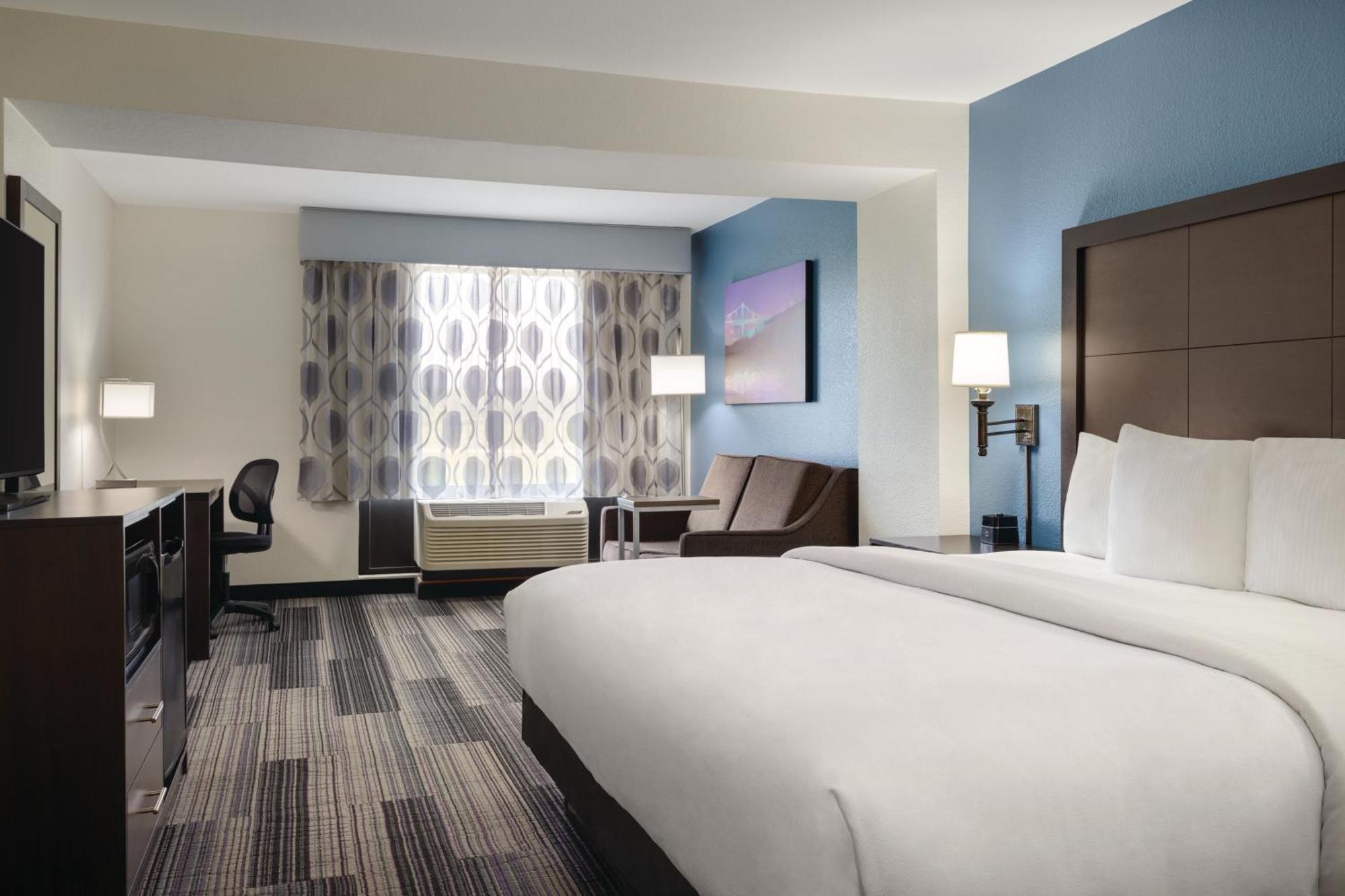 La Quinta By Wyndham Springfield Airport Plaza Exterior foto