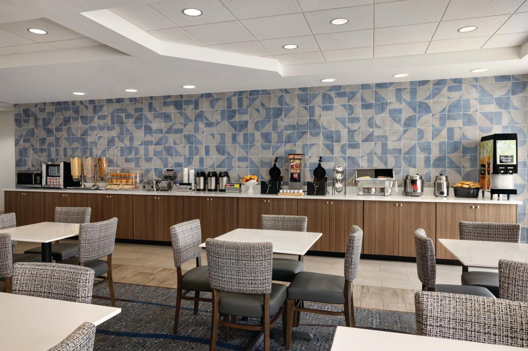 La Quinta By Wyndham Springfield Airport Plaza Exterior foto