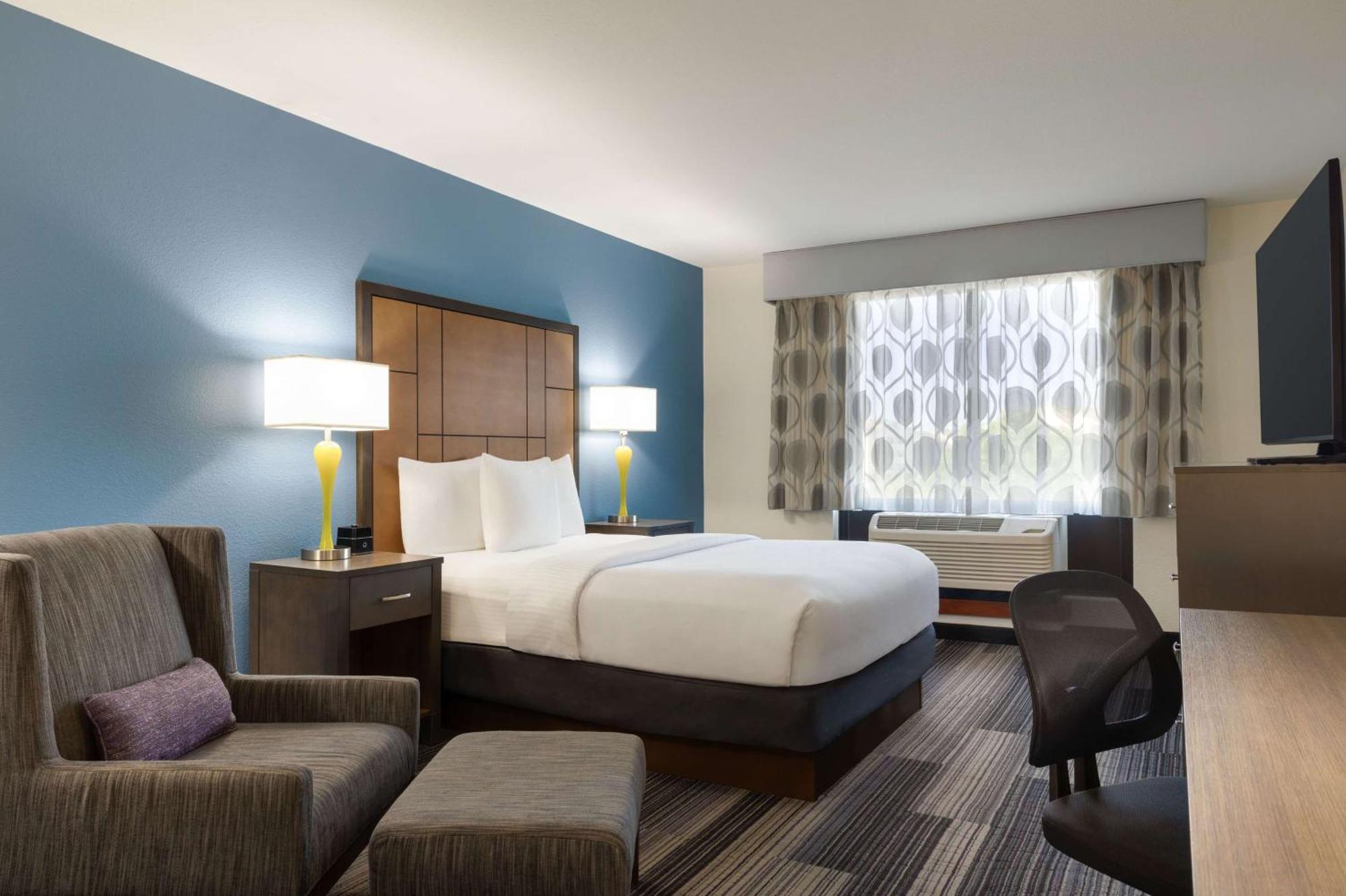 La Quinta By Wyndham Springfield Airport Plaza Exterior foto