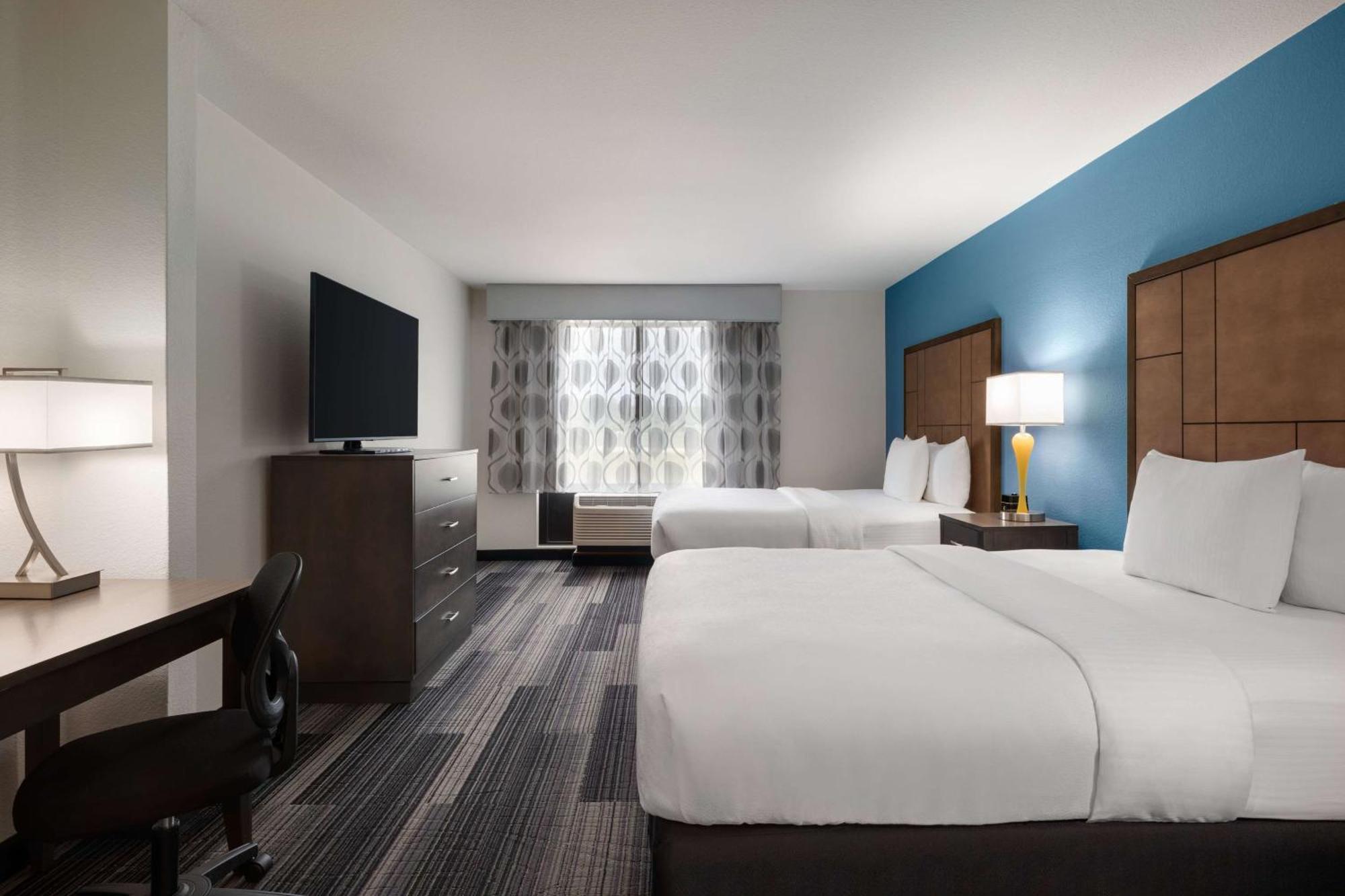 La Quinta By Wyndham Springfield Airport Plaza Exterior foto