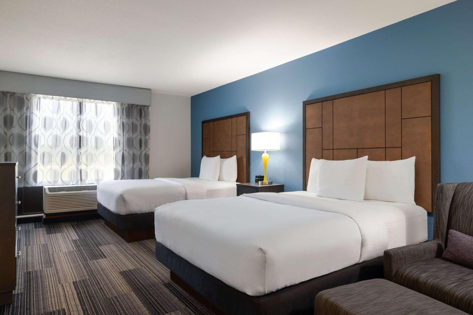 La Quinta By Wyndham Springfield Airport Plaza Exterior foto