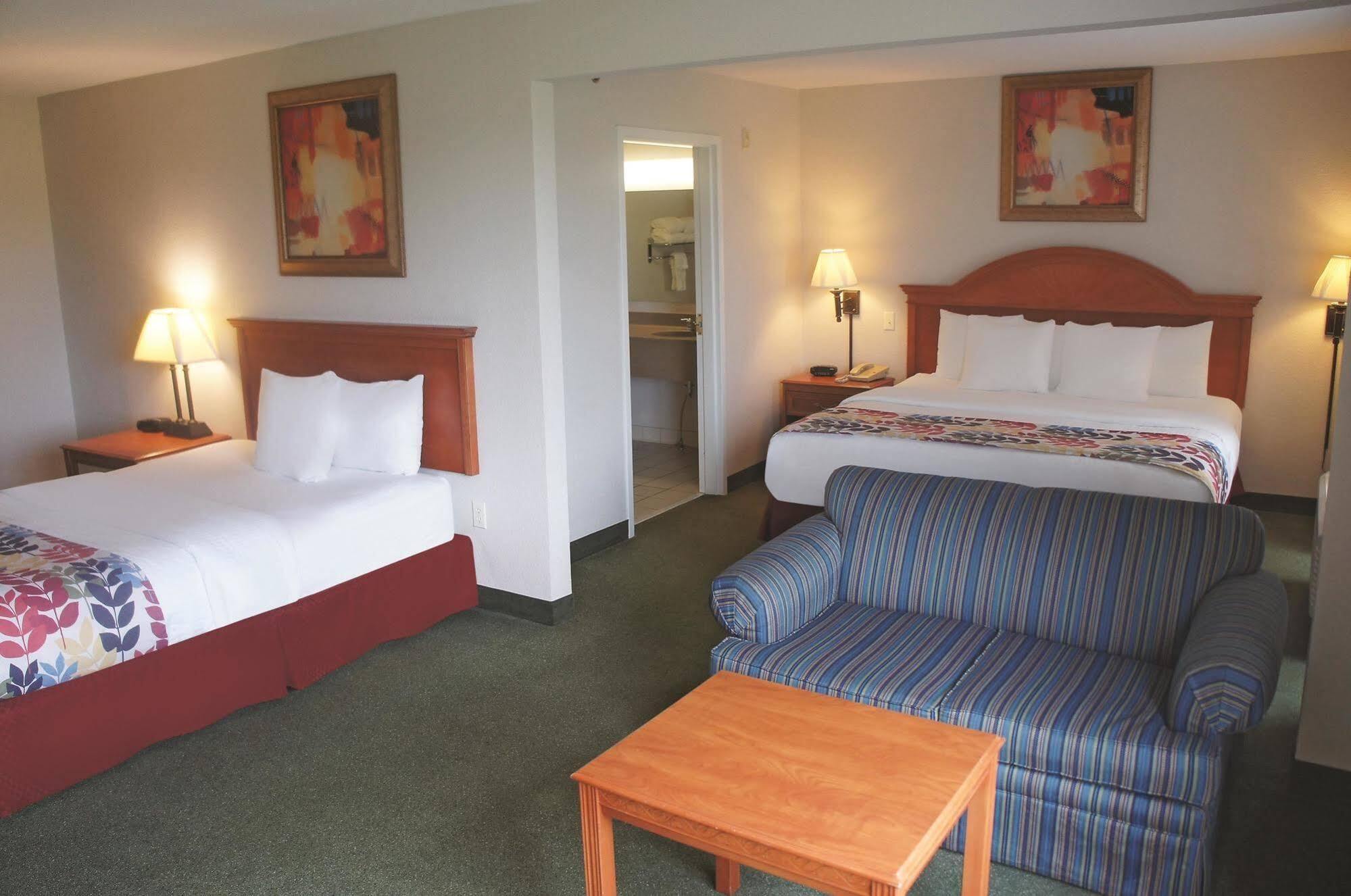 La Quinta By Wyndham Springfield Airport Plaza Exterior foto